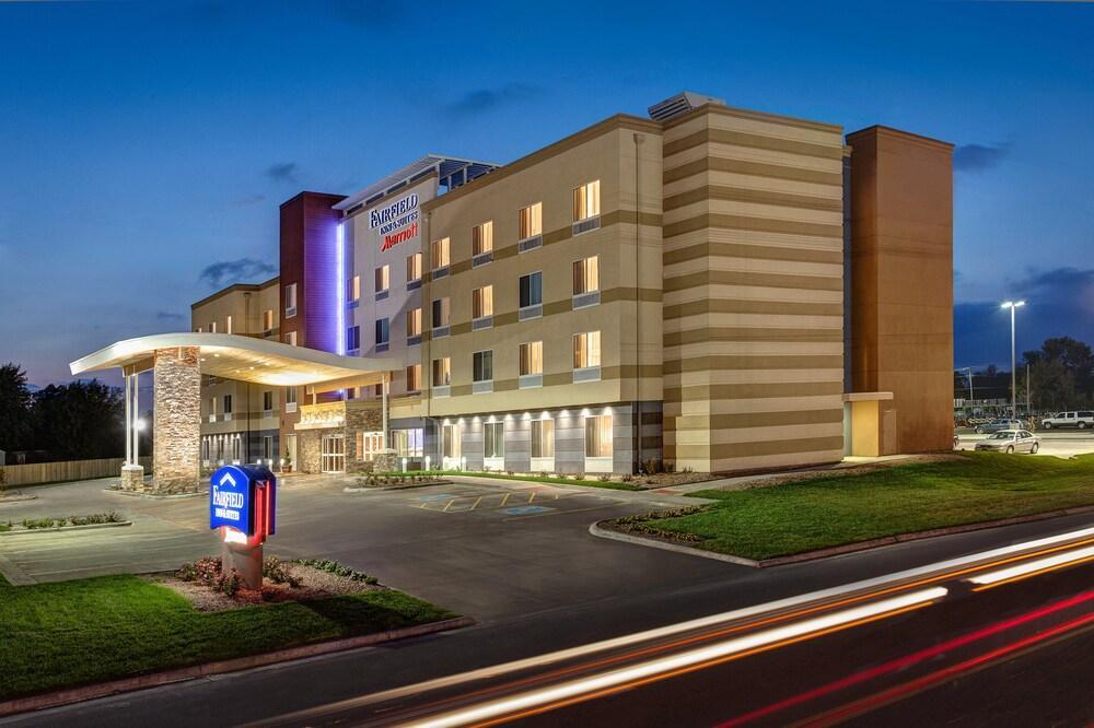 Fairfield Inn & Suites Whitewater Exterior photo