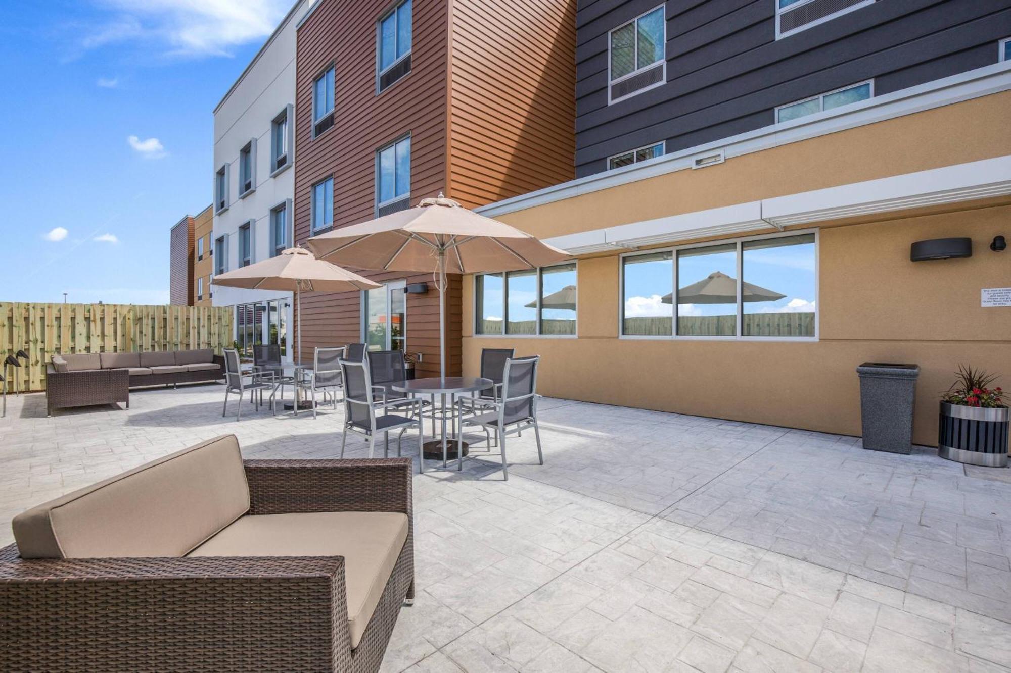 Fairfield Inn & Suites Whitewater Exterior photo
