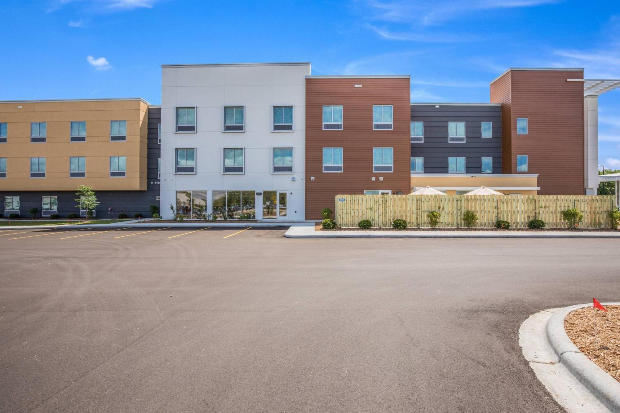 Fairfield Inn & Suites Whitewater Exterior photo