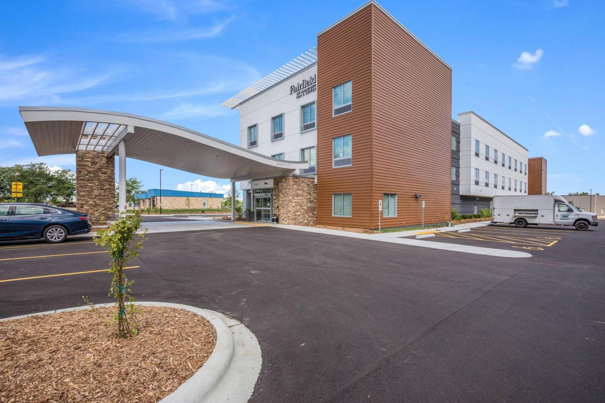 Fairfield Inn & Suites Whitewater Exterior photo